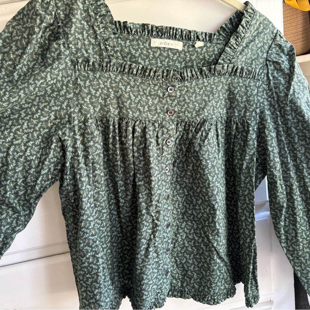 Doen Sage Green Floral Ruffled Square-Neck Button Blouse